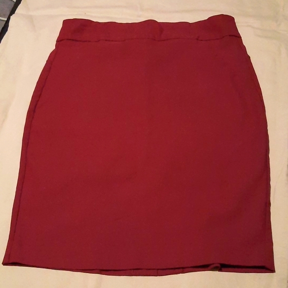 RW&CO,  Size M, Color Maroon - Picture 1 of 6